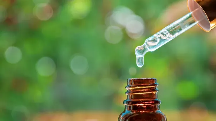 Tea Tree Oil for Fleas: Evaluating Safety and Effectiveness